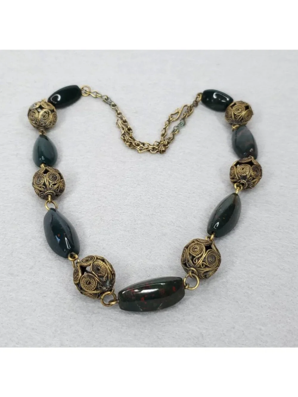 Vintage Station Necklace Green Blood Stone Gold Tone Wire Filigree Beads 19